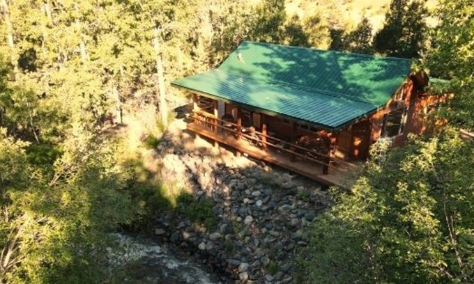 Sheridan Cabina | ROMANTIC CREEKSIDE ARTISTS RETREAT IN 18 ACRES