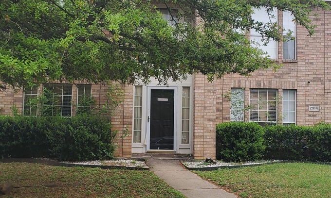 Mesquite Casa | Romantic double family home with spacious ready set barbecue backyard in Dalllas