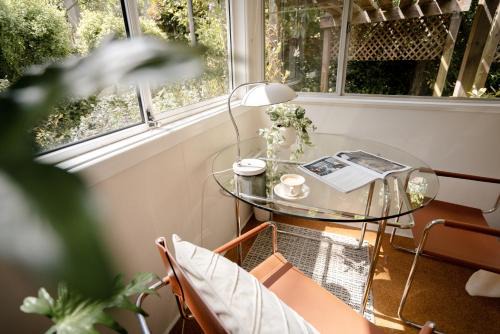 Leura Casa | Romantic Garden Cottage with Home Cinema