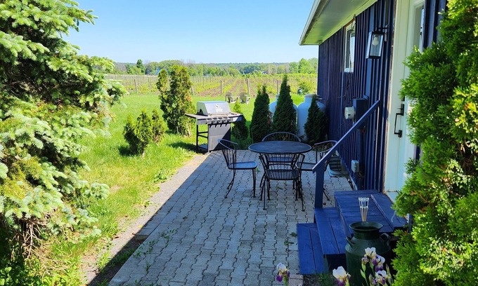 Adolphustown Casa | Romantic get away Winery Guest Sweet at Bergeron Est. Winery's free wine tasting