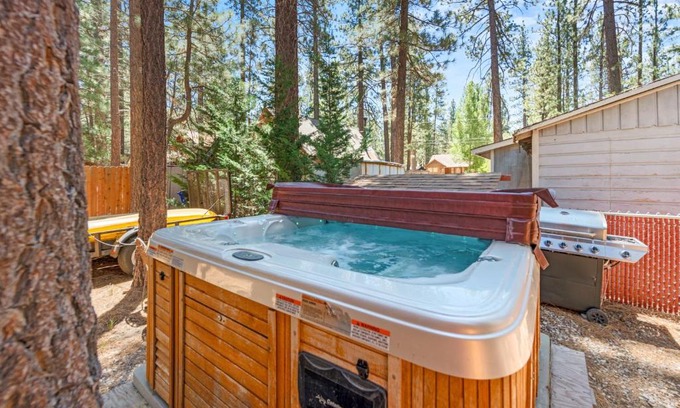 Big Bear City Casa | Romantic Getaway by Big Bear Cool Cabins