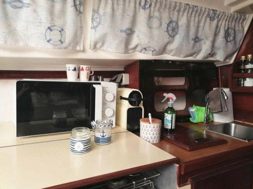 Lapa Alquiler De Eote | Romantic getaway on a sailboat in the Tagus