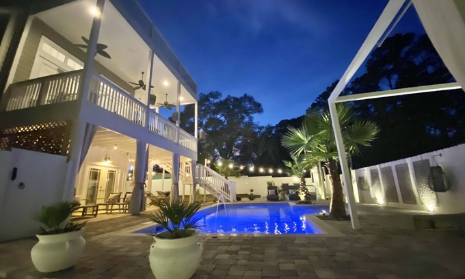 West Panama City Beach Apartamento | Romantic Guest House with a pool