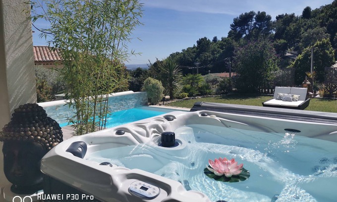 Villeneuve Cama Y Desayuno | Romantic guest room jacuzzi hammam swimming pool