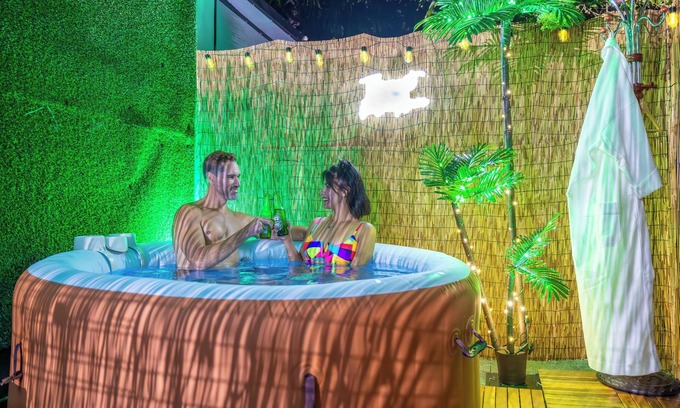 Miami Gardens Apartamento | Romantic Heaven, Hot Tub, BBQ, 5 Min to Hard Rock Stadium, 15 Min to Beach