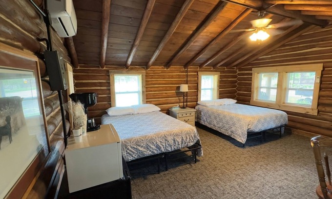 Alger Cabina | Romantic Hideaway | Hot Tub, Fire Pits & Paddle Board Rentals
