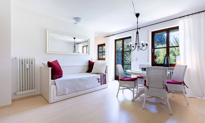 Gmain Apartamento | Romantic holiday flat "Alpenliebe" with south terrace and mountain view