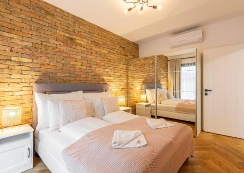 Erzsebetvaros Apartamento | Romantic Home by Andrassy street with Garage and Rooftop Pool