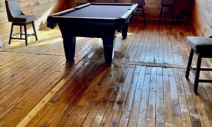 Washington County Cabina | Romantic Honeymoon Cabin Alpaca Mountain Retreat