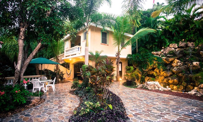 Puntas Apartamento | Romantic Honeymoon Suite in Barrio Puntas Rincon. Short walk to Sandy Beach
