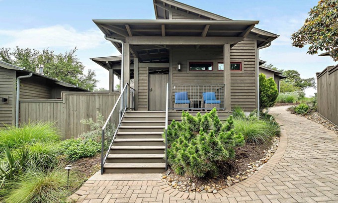Spicewood Cabina | Romantic Lake Cabin | 1BR | Pickleball | BBQ