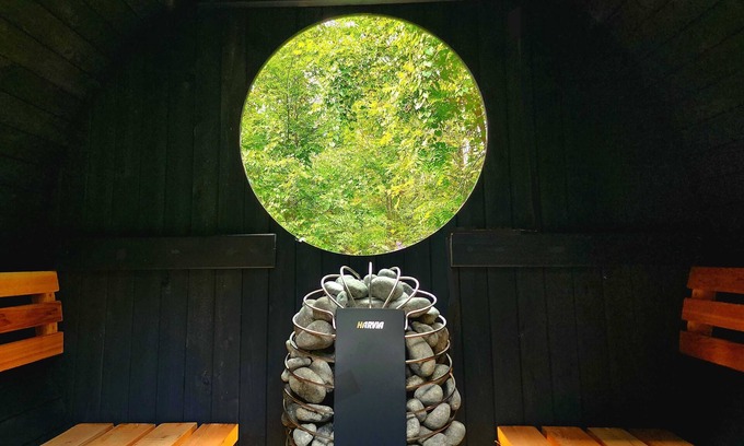 Logan Cabina | Romantic Lake Cabin with Hot Tub