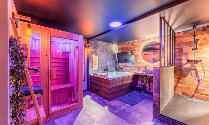 Drusenheim Casa | ⚜️ Romantic Love Room | Jacuzzi, Sauna & Terrace | Near Strasbourg 💕