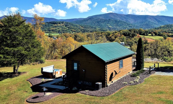 Stanley Cabina | Parejas románticas escapar hermosas vistas a la montaña, jacuzzi, lago cerca de Luray