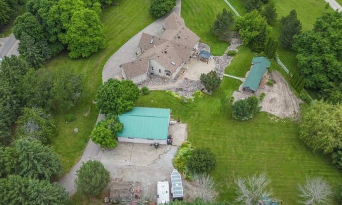 New Tecumseth Apartamento | Romantic & Luxurious 2-bedroom Guest House