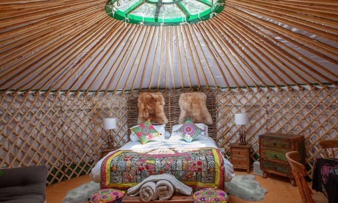 Hythe Cabina | Romantic luxury heated yurt. Private, peaceful wooded location with hot tub