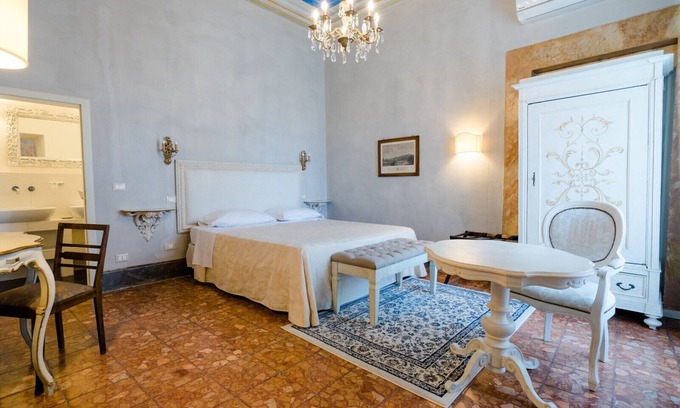 Buggiano Hotel | Romantic master bedroom in 18th-century villa
