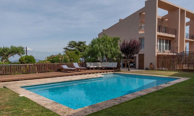 Begur Apartamento | Romantic modern apartment private swimming pool 5 min walk from Begur Centre