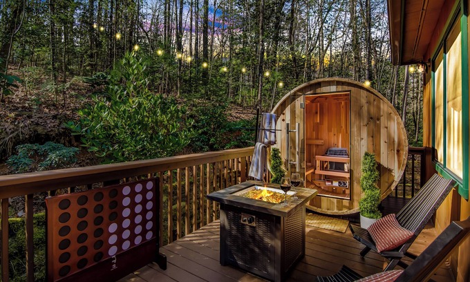 Cashes Valley Cabina | Romantic Mountain Retreat I Hot Tub I Sauna I Fire pit I Art Studio