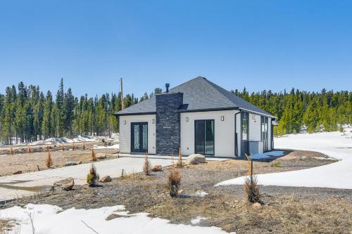Saint Mary's Casa | Romantic Mountain Retreat with Scenic Views!