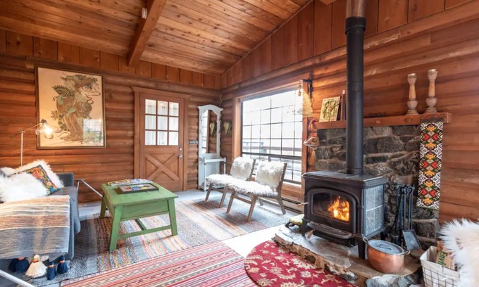 Suquamish Cabina | Hip Log Cabin con ambiente retro cerca de Poulsbo y Kiana