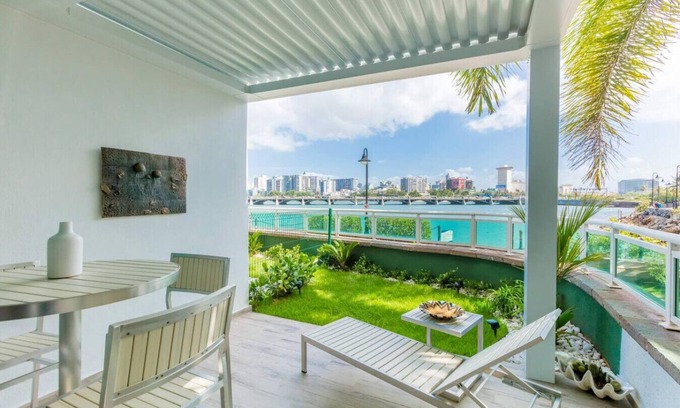 Puerta de Tierra Condominio | Romantic Oceanfront Private Patio Full Generator