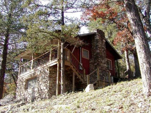 Branson Casa | Romantic Ozarks Cabin Rental in Secluded Woodland near Branson, Missouri