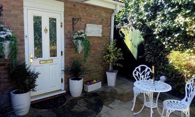 Middlesbrough Cabaña | Romantic Cottage & Garden For Two North Yorkshire