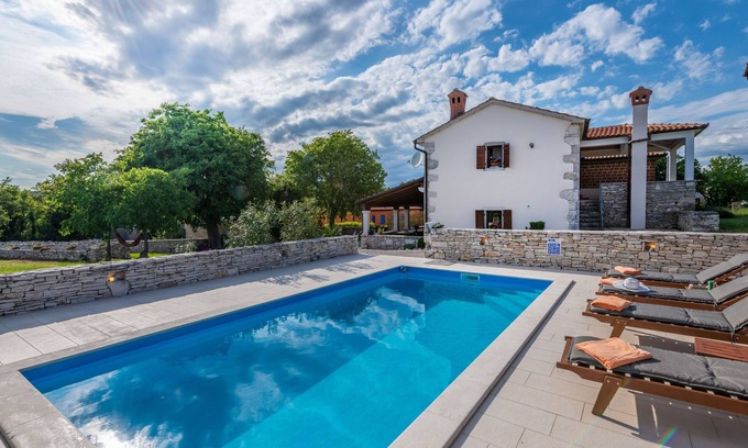 Trget Villa | ÚLTIMO MINUTO -30%! Villa con piscina privada, a minutos del mar, rodeada de naturaleza.