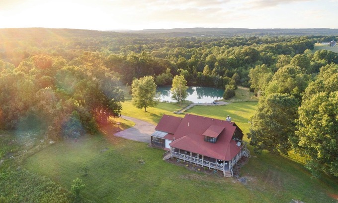 Farmington Casa | Romantic renovated country cabin with views