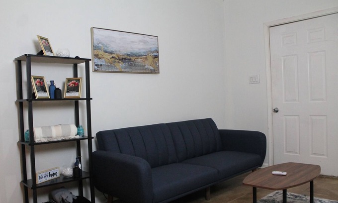 Fondren Apartamento | Romantic Retreat: Elegant 1BR with Onsite Parking