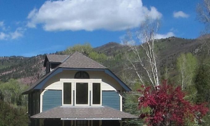 Redstone Casa | Romantic Cottage Riverfront
