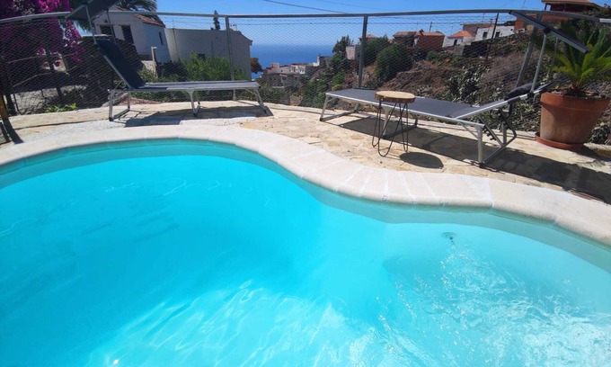 Candelaria Cabaña | Romántica Casa Rural con terraza y vistas al mar y la montaña