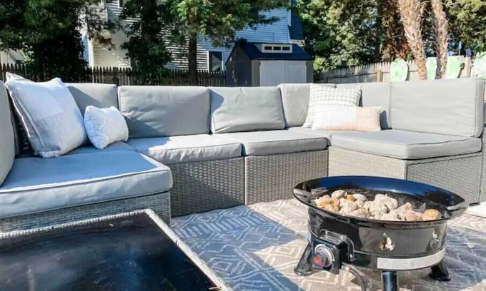 Villas Casa | Romantic Saltbox Bungalow! HOT TUB & walk 2 quiet beach w/ beautiful sunsets!