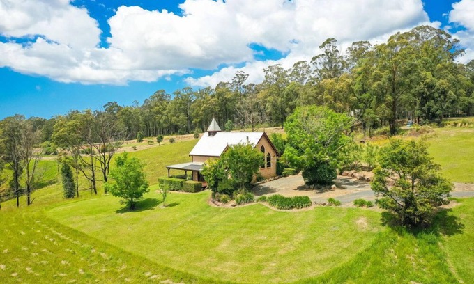 Possum Brush Casa | Romantic Sandstone Chapel.