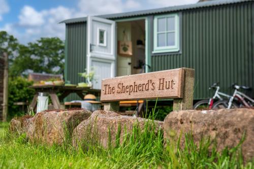 Kenilworth Casa | Romantic Shepherds Hut, Kenilworth