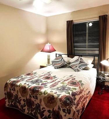 Cloverdale Casa | Romantic Stay in Beautiful House near Restaurants, Shopping & Transit C1