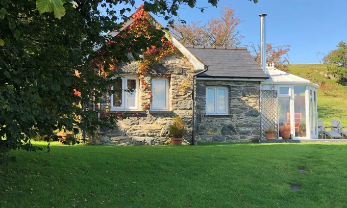 Corwen Cabaña | Stone Built Studio Cottage con estufa de leña en la puerta de entrada al Parque Nacional Snowdonia