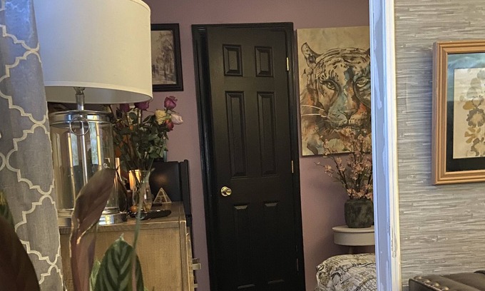 McIntyre Casa | Romantic Stylish Couple Suite