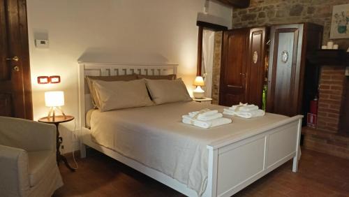 Deruta Apartamento | Romantic suite in the village of Castelleone, vicino Deruta, Assisi, Perugia, Montefalco