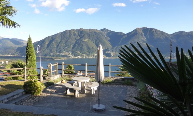 Brione sopra Minusio Cabaña | Romántica casa de vacaciones en el Tesino en el Lago Maggiore con una fantástica vista al lago