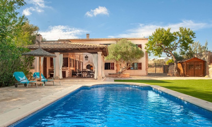 Es Llombards Casa | Adosado romántico en Llombards con piscina y jardín