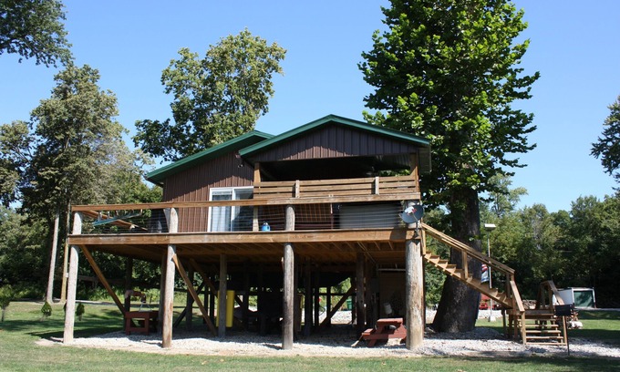 Logansport Cabina | Romantic Tree House for two!