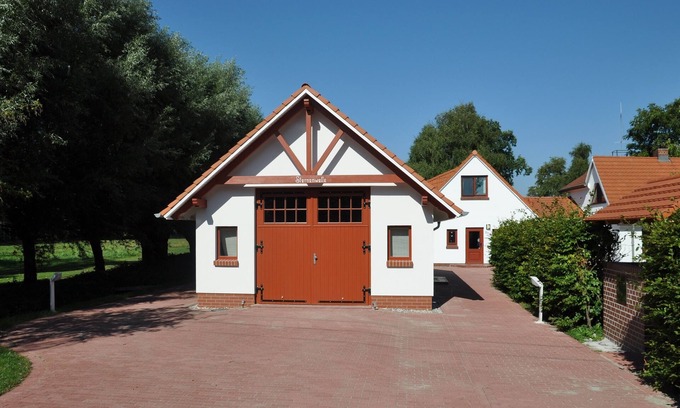 Ribnitz-Damgarten Casa | Romantic vacation home on the water with a dream view of the Fischland peninsula