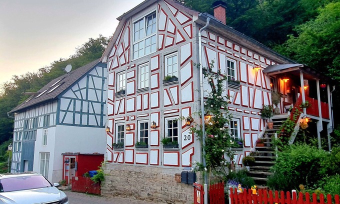 Niederauroff Apartamento | Romántico apartamento de vacaciones 'Fachwerkhof' con terraza privada, jardín y Wi-Fi