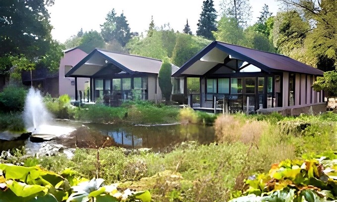 Alexandria Cabina | Romantic / Valentines Lodge by Loch Lomond