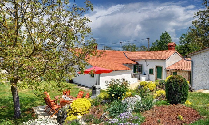 Gracisce Villa | Romántico Villa Angelina con una piscina para unas vacaciones muy especiales