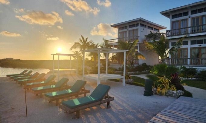 San Pedro Hotel | Romantic Villa with Private Beach & Pool Ideal for a Couple's Getaway!