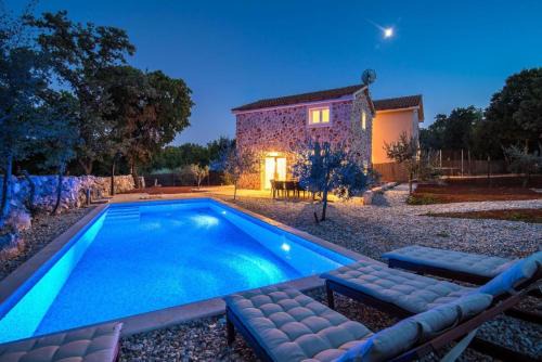 Risika Villa | Romantic villetta - pool, nature, privacy - by TRAVELER tourist agency Krk - ID 2182
