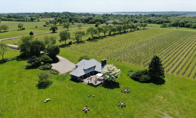 Little Compton Casa | Romantic Vineyard Retreat